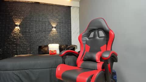 Snapshot of taurus_boy1 chatting on 10/20/25, 03:29 T A U R U S online show from 10/20/25, 03:29