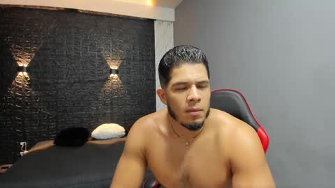 Snapshot of taurus_boy1 chatting on 11/21/25, 11:47 T A U R U S online show from 11/21/25, 11:47