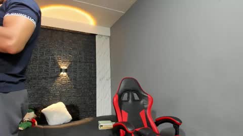 Snapshot of taurus_boy1 chatting on 12/04/25, 05:21 T A U R U S online show from 12/04/25, 05:21