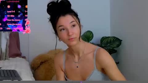 Snapshot of tayakayan chatting on 12/20/24, 02:52 TayaKayan online show from 12/20/24, 02:52