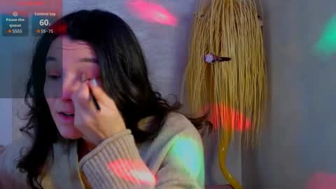 Snapshot of tayakayan chatting on 12/14/25, 10:31 TayaKayan online show from 12/14/25, 10:31