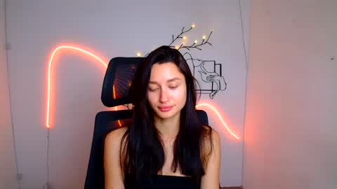 Snapshot of tayavibe chatting on 08/07/26, 06:04 Taya online show from 08/07/26, 06:04