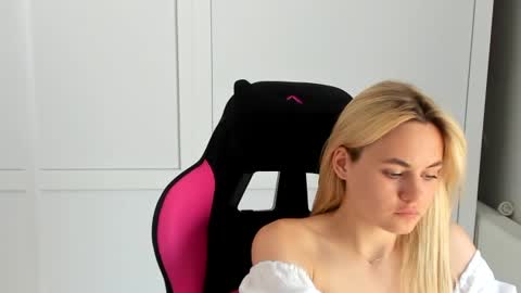 Snapshot of tayla_shy chatting on 07/02/26, 12:33 Tay online show from 07/02/26, 12:33