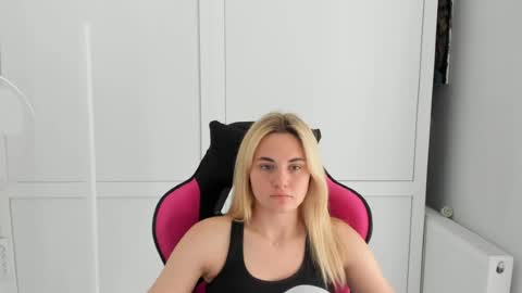 Snapshot of tayla_shy chatting on 07/06/26, 04:42 Tay online show from 07/06/26, 04:42