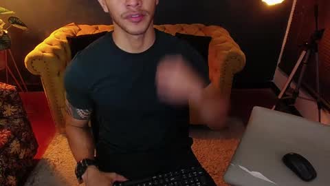 Tayler online show from 12/02/25, 01:22