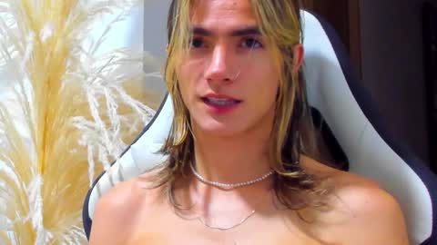 Snapshot of tayler_swift1 chatting on 10/10/25, 08:13 tayler_swift1 online show from 10/10/25, 08:13