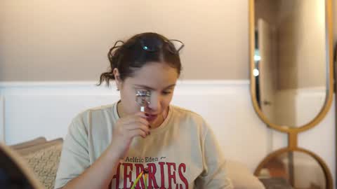 Teylor  Kim online show from 10/22/25, 07:35