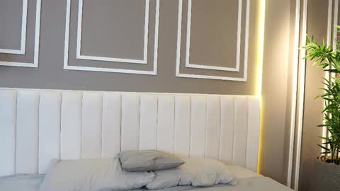 Teylor  Kim online show from 11/15/25, 06:26