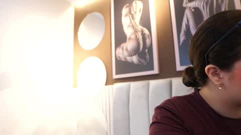 Teylor  Kim online show from 12/18/25, 05:08