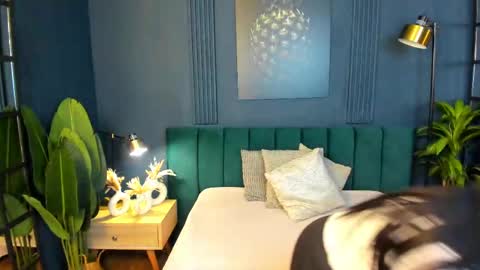 Taylor Bennet online show from 02/10/25, 06:35