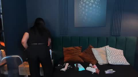 Taylor Bennet online show from 03/12/25, 12:15