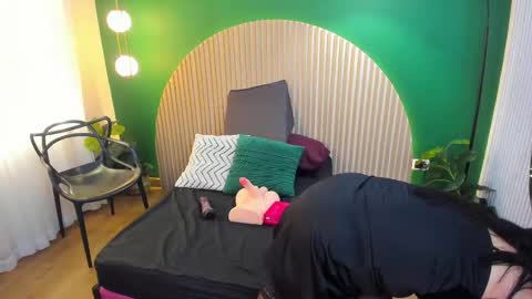 Taylor Bennet online show from 10/07/25, 05:15