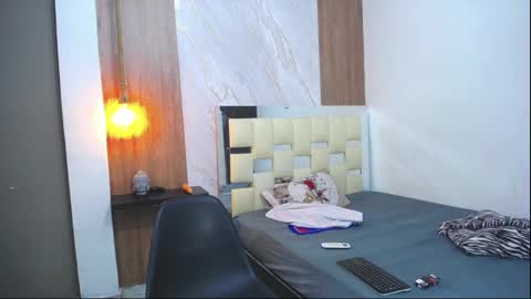 taylor_collins_2 online show from 09/22/25, 10:45