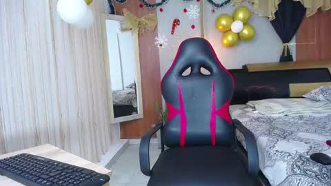 taylor_collins_2 online show from 11/12/25, 05:13