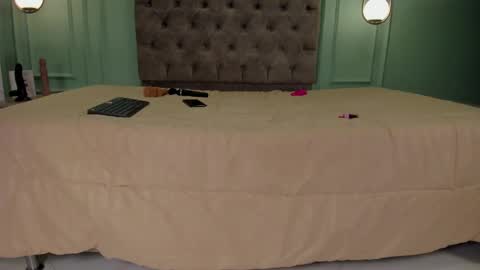 Taylor  online show from 01/16/25, 09:27