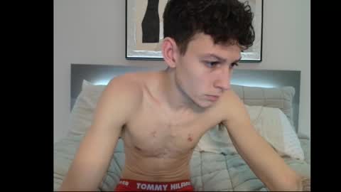 Snapshot of taylorcamz chatting on 09/21/25, 08:32 taylorcamz online show from 09/21/25, 08:32