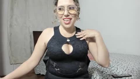 taylorhot72_ online show from 02/01/25, 05:18