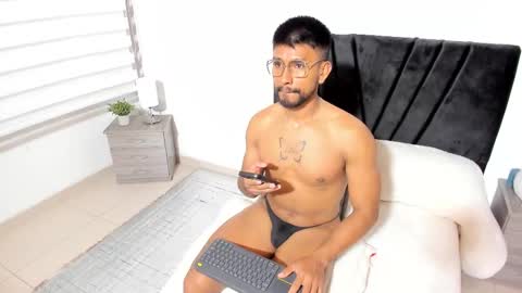 taylormaccurdy_ online show from 10/21/25, 03:02