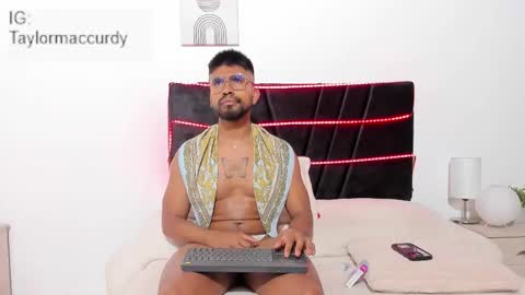 taylormaccurdy_ online show from 12/20/25, 04:19