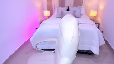 Taylor  online show from 10/14/25, 07:47