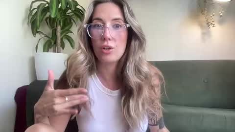 Taylor online show from 10/08/25, 01:14