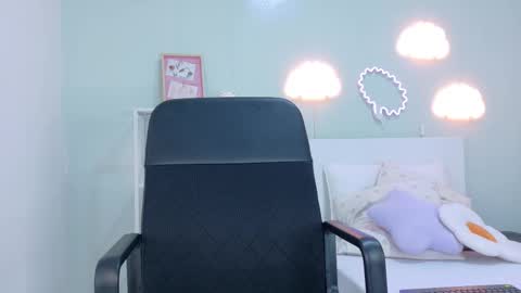 Snapshot of taylorsmitth_ chatting on 10/29/25, 11:45 TAYLOR online show from 10/29/25, 11:45