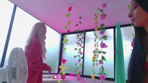 Snapshot of taylorsmitth_ chatting on 10/31/25, 11:44 TAYLOR online show from 10/31/25, 11:44