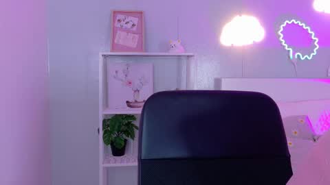 Snapshot of taylorsmitth_ chatting on 11/11/25, 11:21 TAYLOR online show from 11/11/25, 11:21