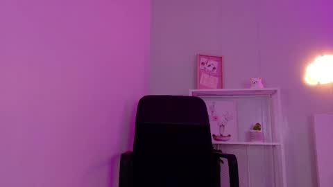 Snapshot of taylorsmitth_ chatting on 11/21/25, 11:31 TAYLOR online show from 11/21/25, 11:31