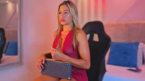Snapshot of tayra_pradit chatting on 07/25/26, 07:00 tayra online show from 07/25/26, 07:00