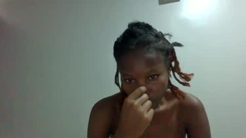 Snapshot of tayrahh chatting on 07/26/26, 10:11 tayrahh online show from 07/26/26, 10:11