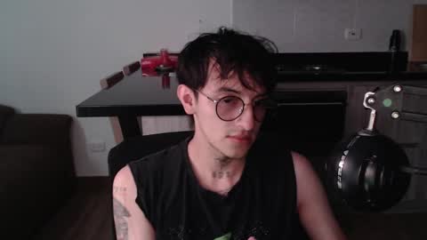 Teo independent model online show from 04/24/26, 11:45