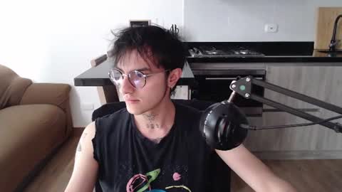 Snapshot of te0__0 chatting on 06/18/26, 05:28 Teo independent model online show from 06/18/26, 05:28