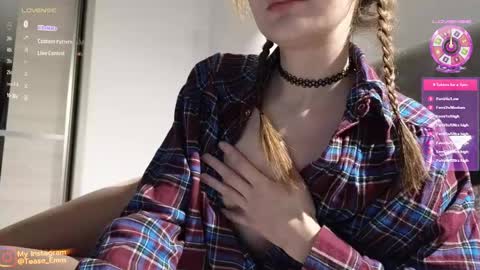 Snapshot of tease_me__ chatting on 01/06/25, 06:20 Em online show from 01/06/25, 06:20
