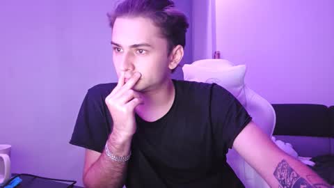 Snapshot of teasenova chatting on 11/09/25, 11:03 Vlad online show from 11/09/25, 11:03