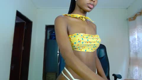 Snapshot of teasequeen01 chatting on 10/02/25, 10:33 queen online show from 10/02/25, 10:33