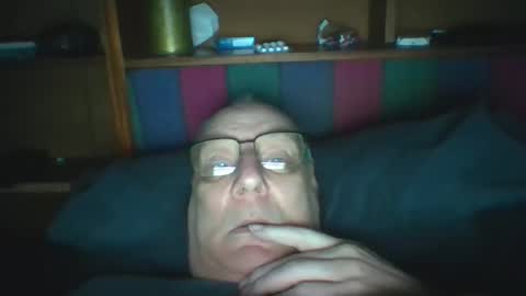 Snapshot of tebb61 chatting on 05/18/26, 06:41 Mark online show from 05/18/26, 06:41