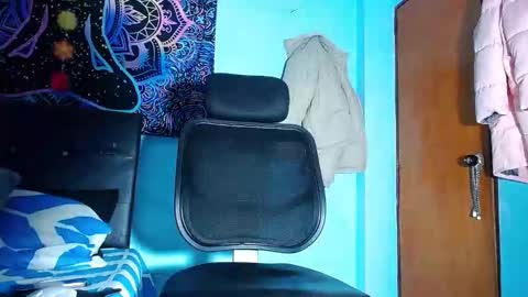 Snapshot of techno_420 chatting on 02/10/26, 10:41 Charlee He online show from 02/10/26, 10:41