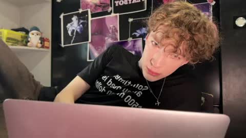 Alice     online show from 04/01/26, 02:23