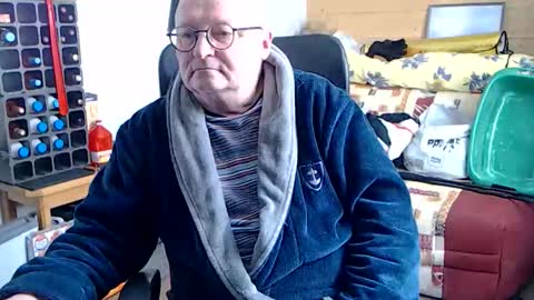 Snapshot of tedy6374 chatting on 05/01/26, 10:31 tedy6374 online show from 05/01/26, 10:31
