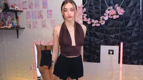 Snapshot of teeaapsex chatting on 05/02/26, 03:11 Alice and Cassie online show from 05/02/26, 03:11