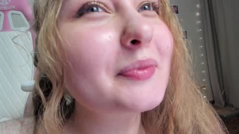 Snapshot of teeencutee chatting on 02/02/25, 08:57 Monika --------------2 stream 700 GMT day online show from 02/02/25, 08:57