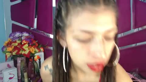 Snapshot of teeennaugthy18 chatting on 01/14/25, 06:45 Tayloor online show from 01/14/25, 06:45