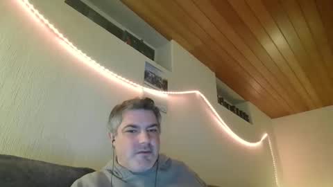 Snapshot of teeforyou chatting on 02/08/25, 01:22 Peter online show from 02/08/25, 01:22