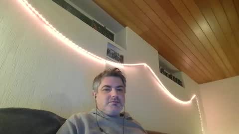 Snapshot of teeforyou chatting on 02/08/25, 04:25 Peter online show from 02/08/25, 04:25
