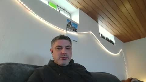 Snapshot of teeforyou chatting on 03/12/25, 10:26 Peter online show from 03/12/25, 10:26
