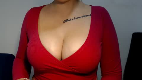 Snapshot of teeyara_ chatting on 10/10/25, 07:51 Teeyara online show from 10/10/25, 07:51