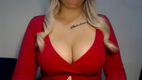 Snapshot of teeyara_ chatting on 10/11/25, 06:45 Teeyara online show from 10/11/25, 06:45