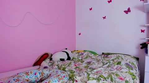 Snapshot of teffsweet18 chatting on 12/19/24, 09:38 Amy No penetration Virgiin giirl online show from 12/19/24, 09:38