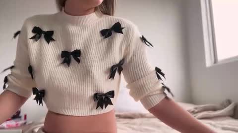 Snapshot of teffsweet18 chatting on 10/22/25, 01:33 Amy No penetration Virgiin giirl online show from 10/22/25, 01:33